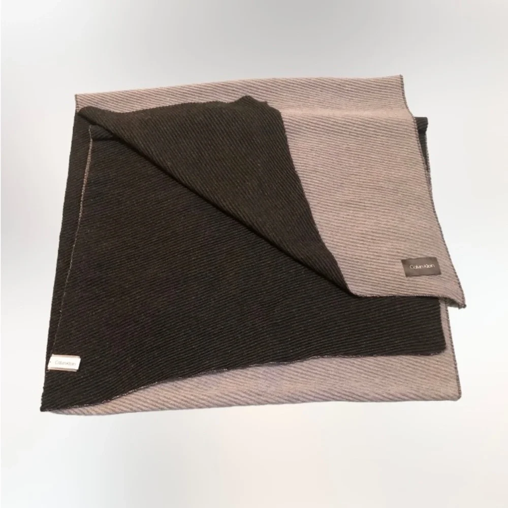 Calvin Klein men two tone scarf